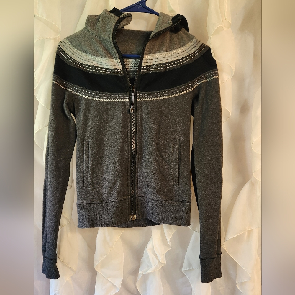 Lululemon zip up 4-6
